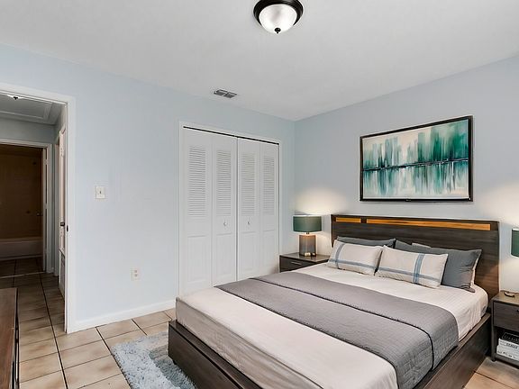 3rd image of 3201 Pershing St #3207
