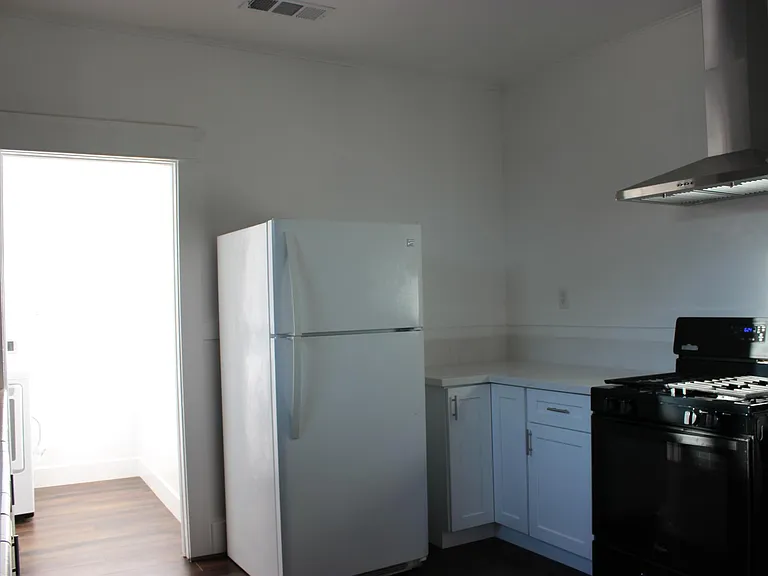 22147 Cantlay St — Photo 4
