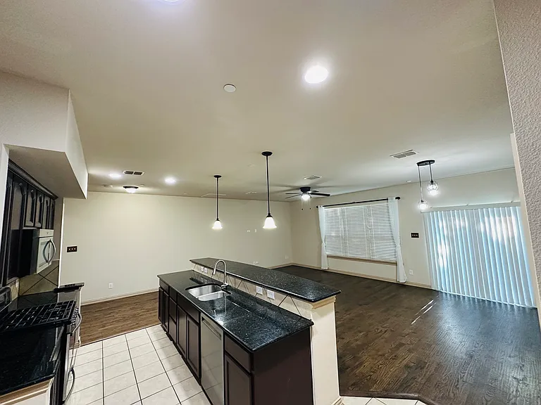 2249 Salado Dr — Photo 6