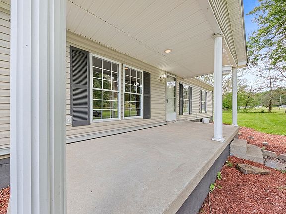 4th image of 185 Mary Ct