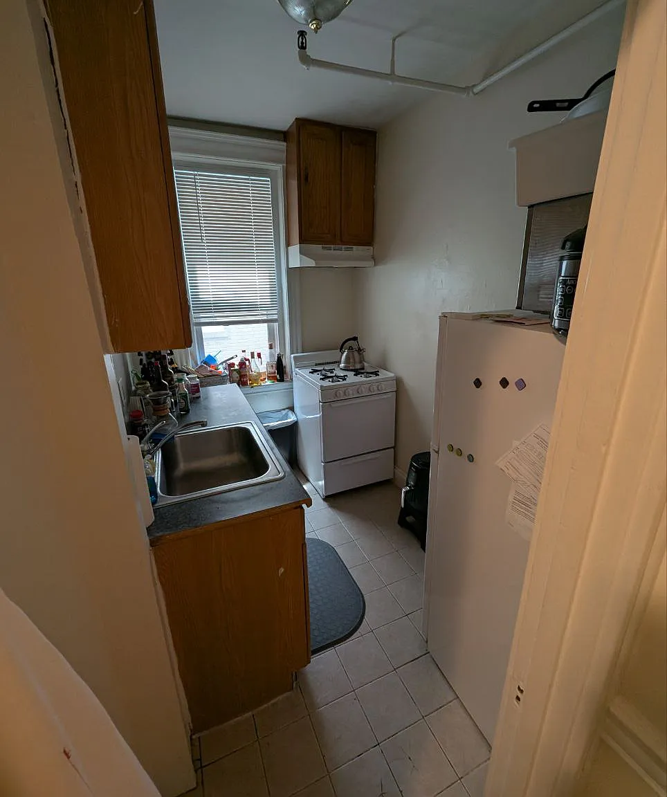 Studio, $2,000 — Photo 4