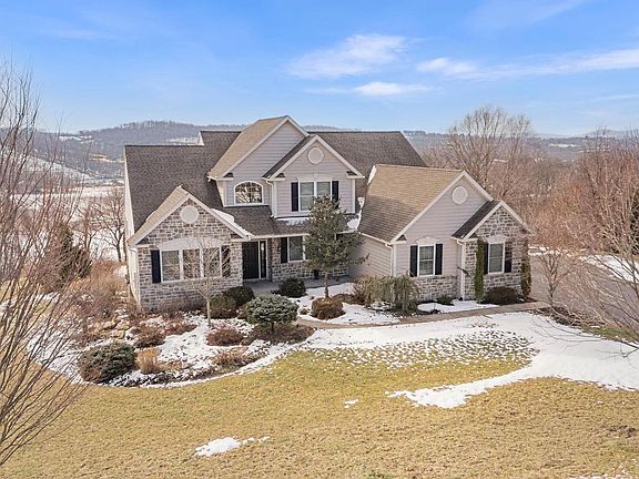 3rd image of 128 Robby Dr