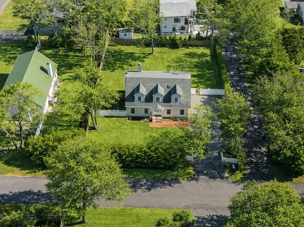 16 Hollyoak Ave, East Hampton, NY 11937