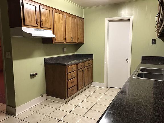 3rd image of 4418 Quince Rd