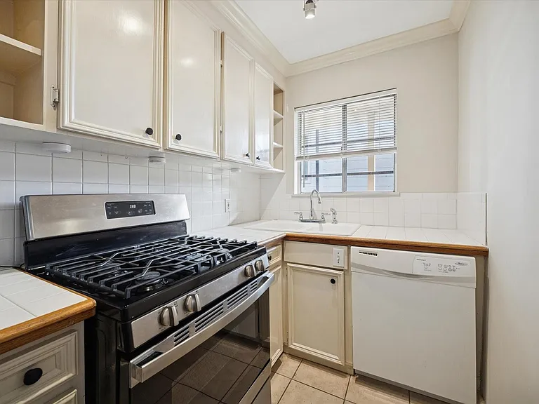2414 Morse St #6 — Photo 8