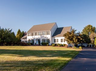 8 Wheatfield Rd, Flemington, NJ 08822