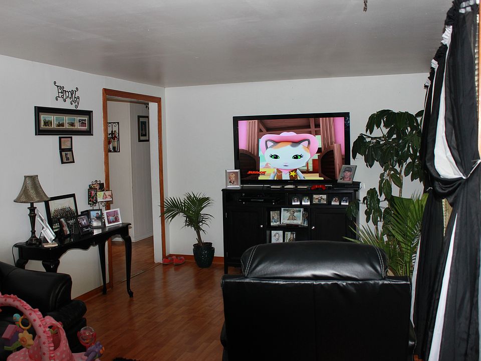 2nd image of 121 Renee St