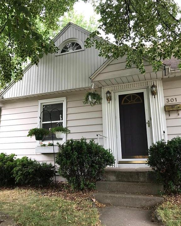 1st image of 301 Eola St SE