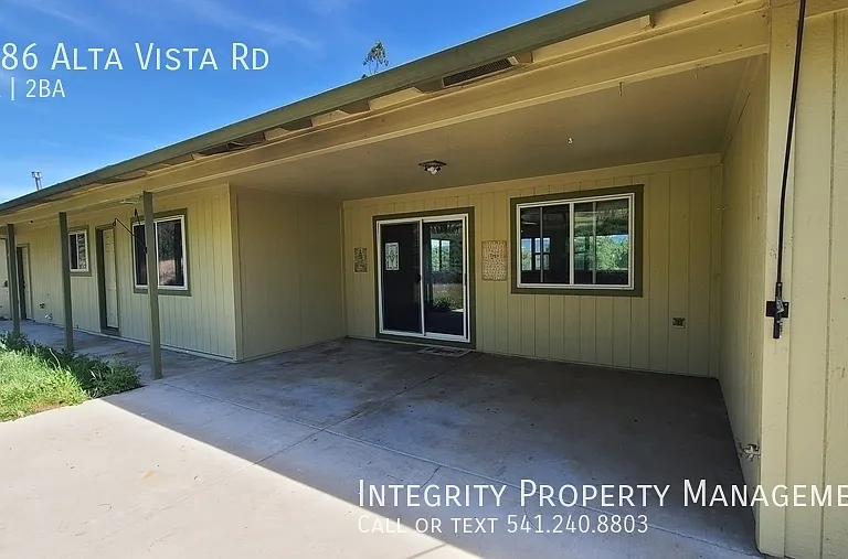 1586 Alta Vista Rd — Photo 21
