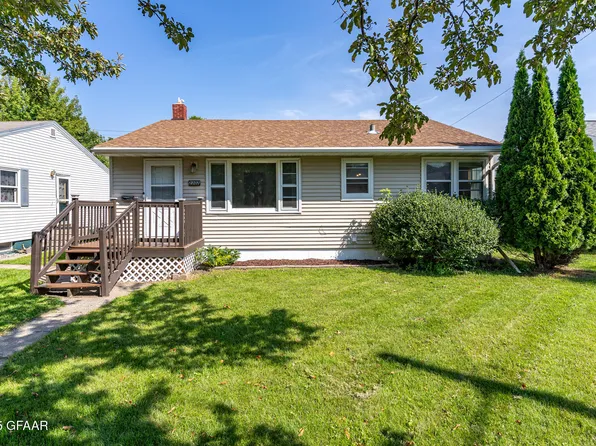 2302 9th Ave N, Grand Forks, ND 58203