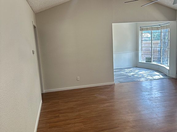 Additional Living room picture