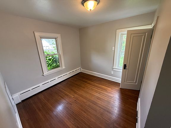5th image of 443 Clyde St