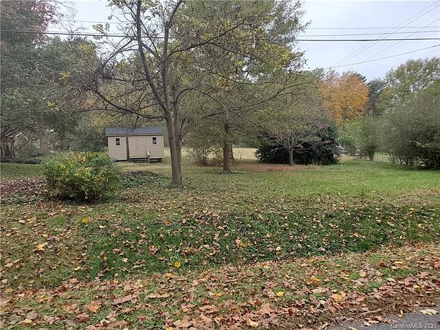 1st image of 511 Lakewood Dr #1