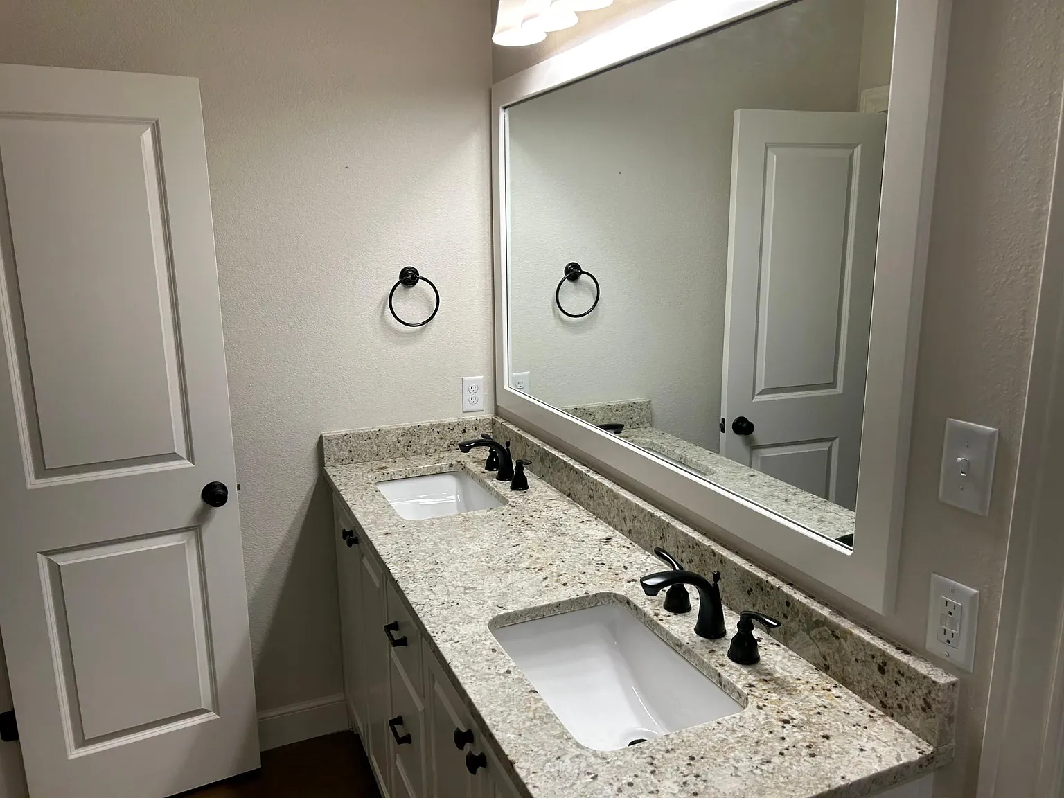 7376 Mountain View Rd — Photo 2