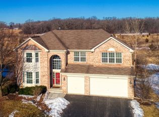 32 Preserve Ct, Lindenhurst, IL 60046