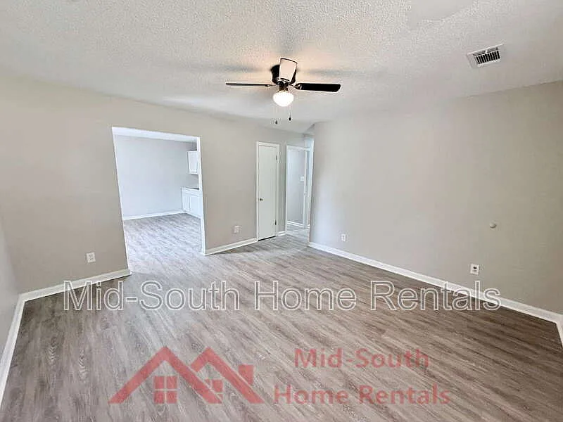 3 bed, 1.5 bath, 1066 sqft, $1,095 — Photo 4