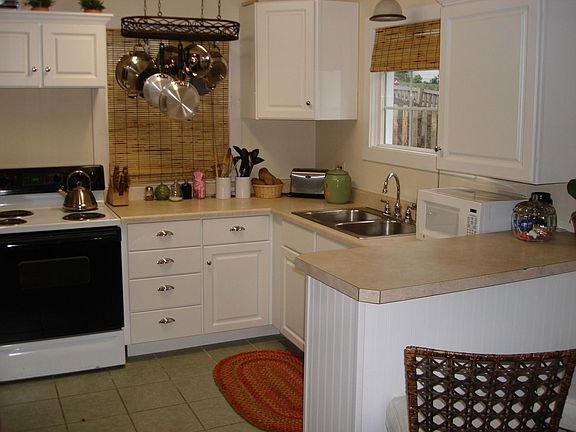 3rd image of 1398 SE Lane Ave