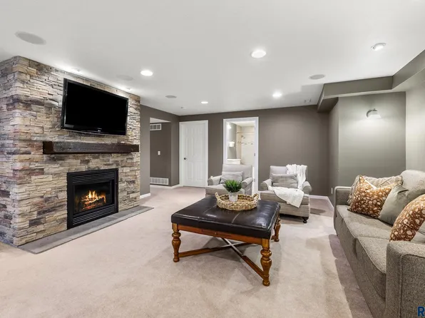 516 N Dominic Ave, Sioux Falls, SD 57107