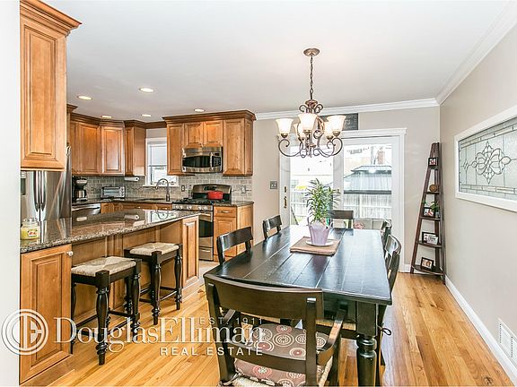 3rd image of 85 Cornell Ln