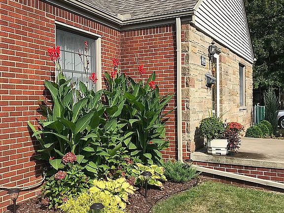 2nd image of 9844 Manor Ave