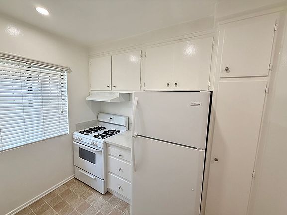 3rd image of 1243 Armacost Ave APT 3