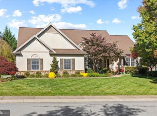 220 Round Hill Ln, Lancaster, PA