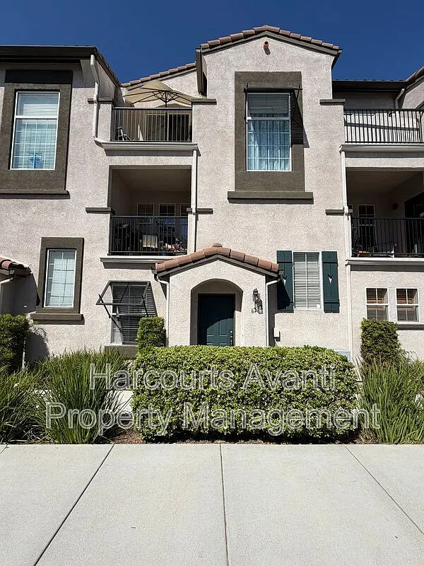 3 bed, 3.0 bath, 1292 sqft, $3,850 — Photo 2