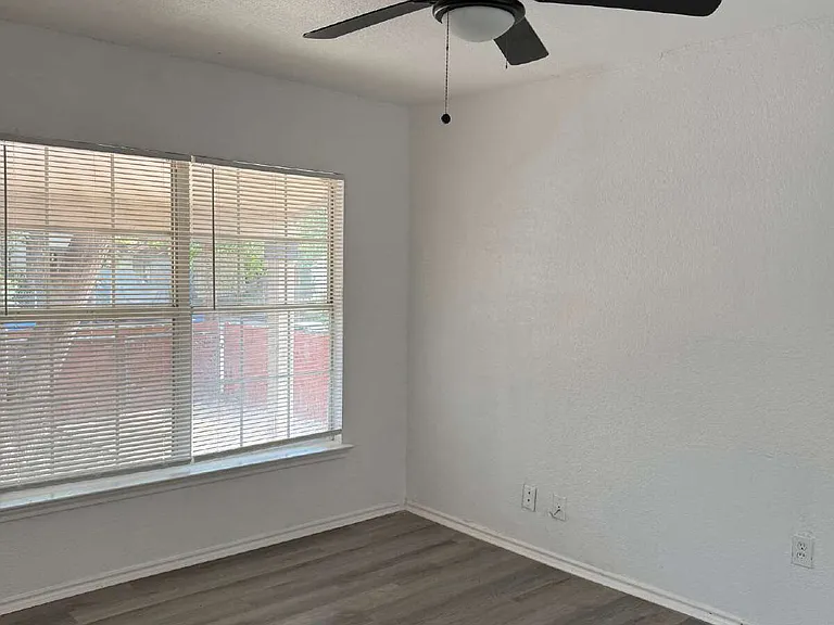 136 Persyn St — Photo 6