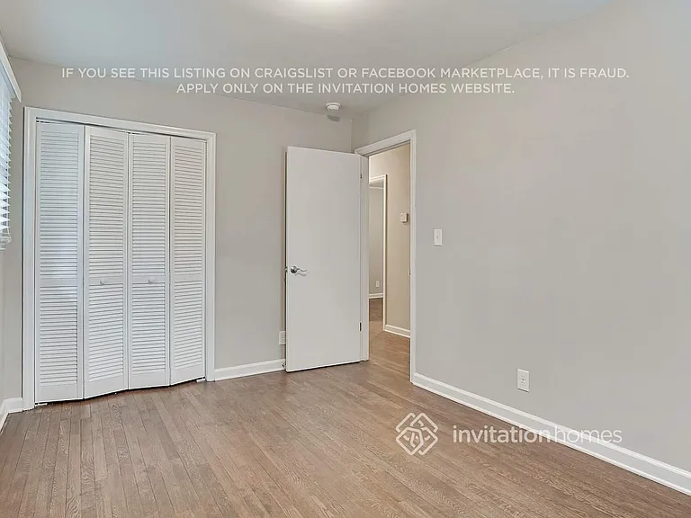 391 Derbyshire Dr — Photo 17