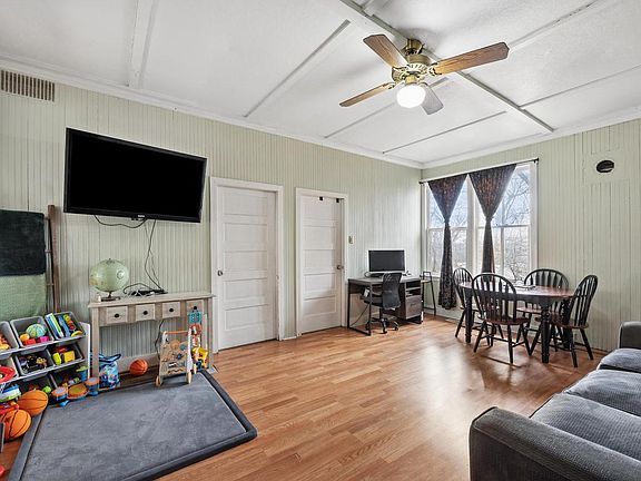 4th image of W3825 Cypress DRIVE