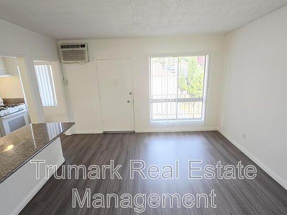 2nd image of 1121 E Palmer Ave #5