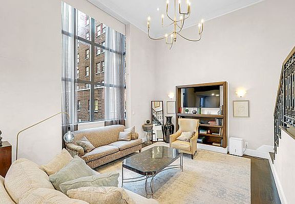 5th image of 12 W 44th St