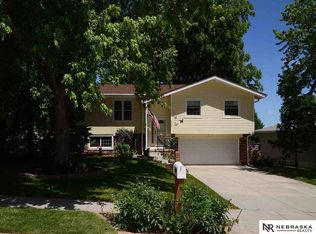2208 Coventry Dr, Bellevue, NE 68123