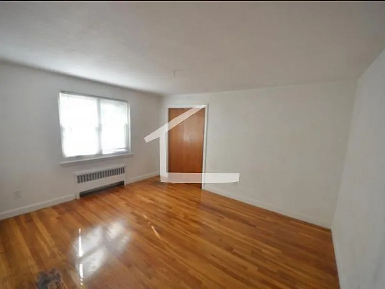 8 Euston St #16 — Photo 4