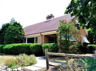 649 N Spring St, Elgin, IL 60120