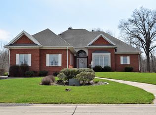 2890 Governors Dr, Carlyle, IL 62231