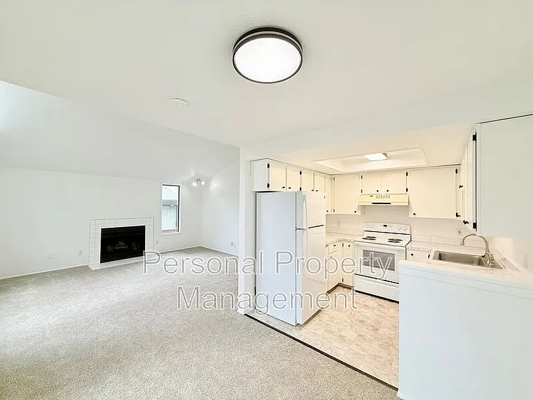 1410 NE 72nd St #3 — Photo 3