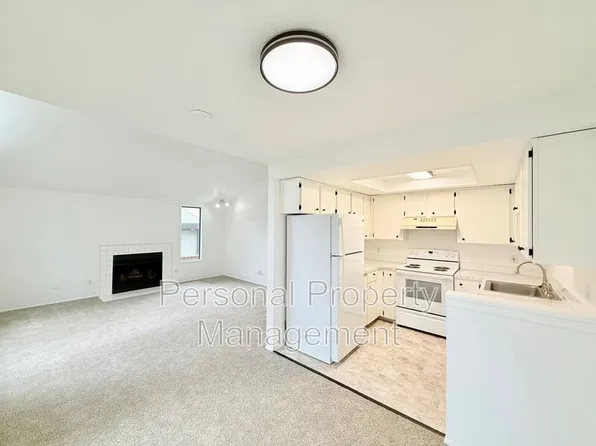1410 NE 72nd St APT 3, Vancouver, WA 98665