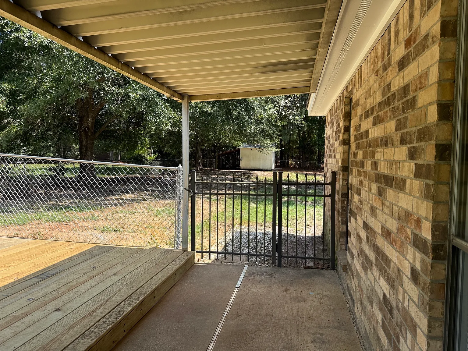 3 bed, 2463 sqft, $1,950 — Photo 3