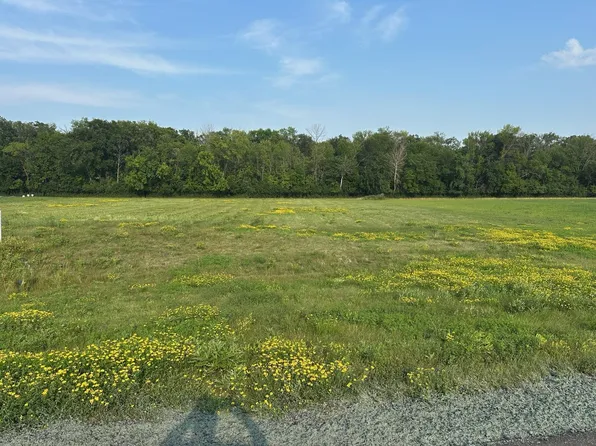 6836 2nd St NW, Moorhead, MN 56560