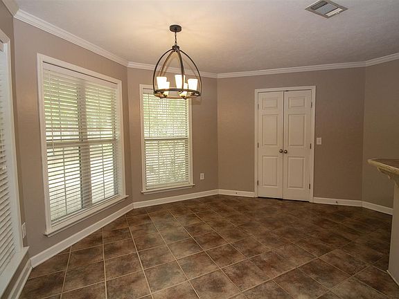 5th image of 115 Ashton Dr