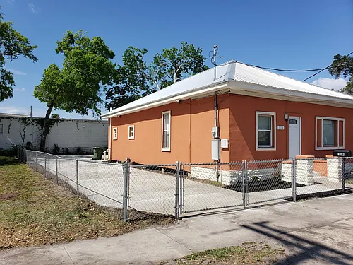 118 N 8th St Photo 1