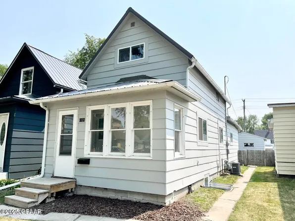 1121 2nd Ave N, Grand Forks, ND 58203
