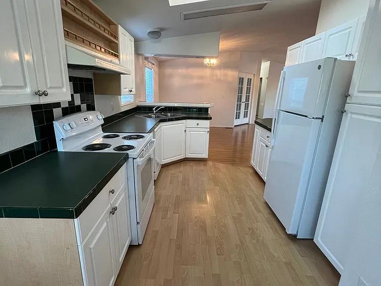 2976 Spinnaker Dr — Photo 7