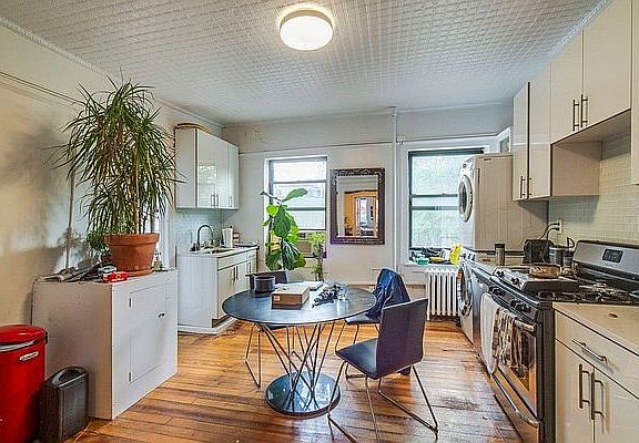 3rd image of 174 Bleecker St APT 3