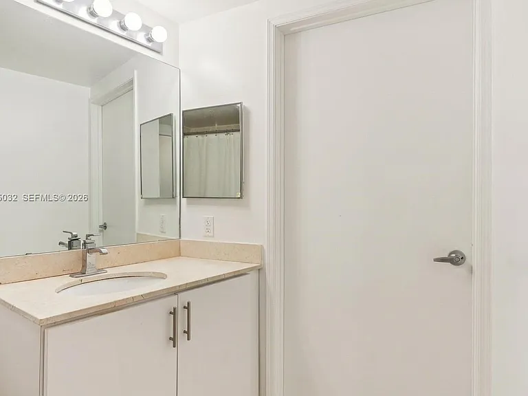 1750 N Bayshore Dr #5611 — Photo 12