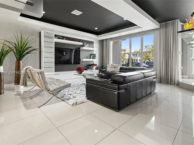 6306 NW 104th Path #Townhouse 6306 — Photo 3