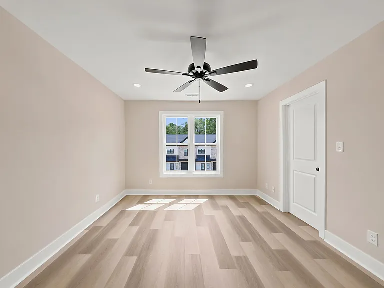 126 Luke Ct — Photo 21