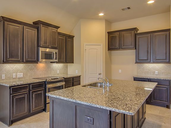 5th image of 2635 Melbourne Avenue