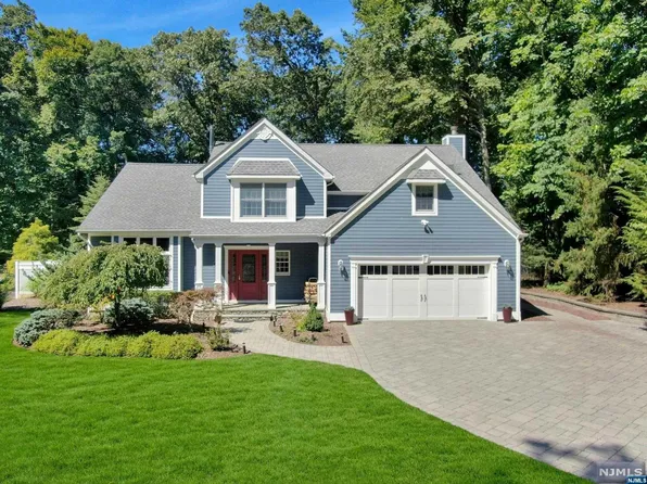 72 W Haring Dr, Westwood, NJ 07675